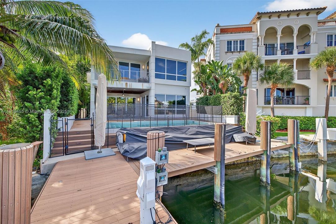 На продажу: $4,299,000 (4 спален, 4 ванн, 4274 Квадратных фут)