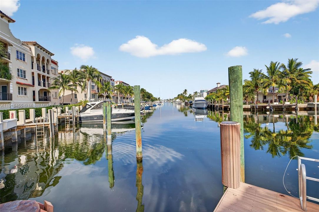 На продажу: $4,299,000 (4 спален, 4 ванн, 4274 Квадратных фут)