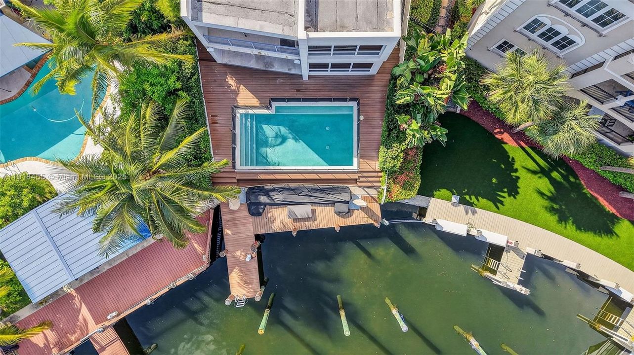 На продажу: $4,299,000 (4 спален, 4 ванн, 4274 Квадратных фут)