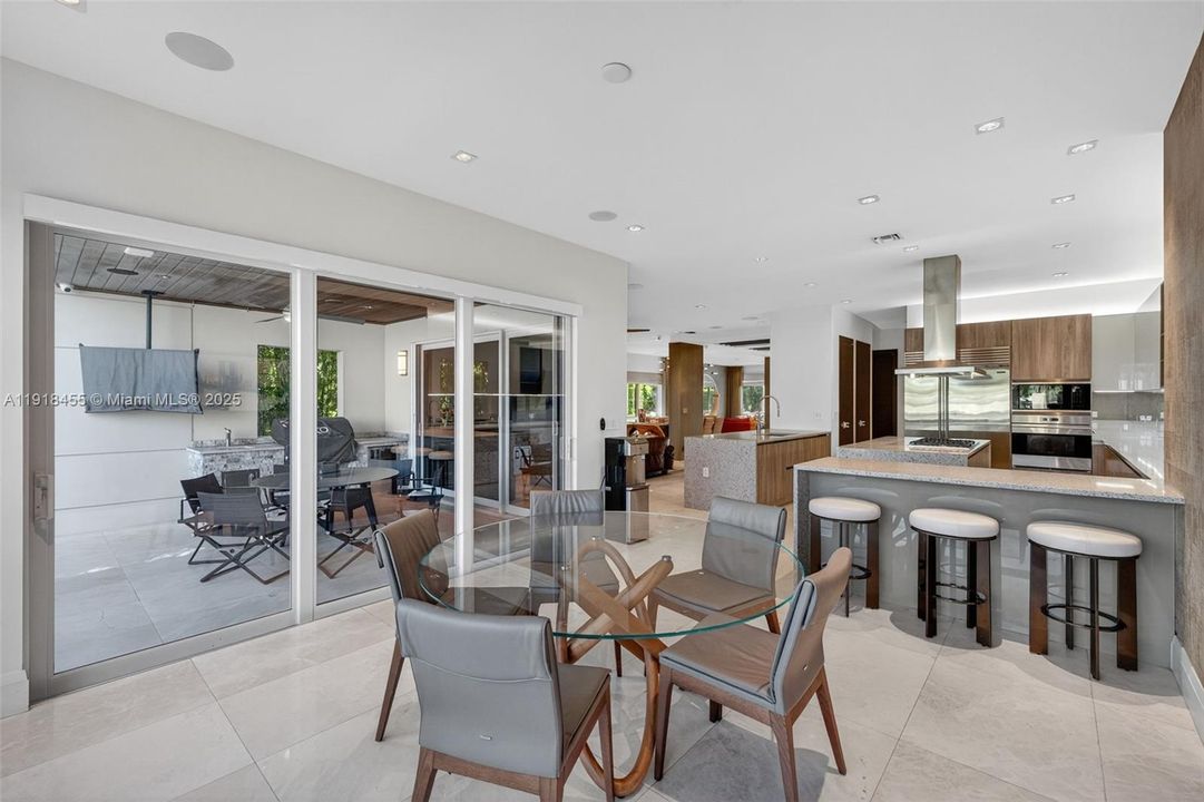 На продажу: $4,299,000 (4 спален, 4 ванн, 4274 Квадратных фут)