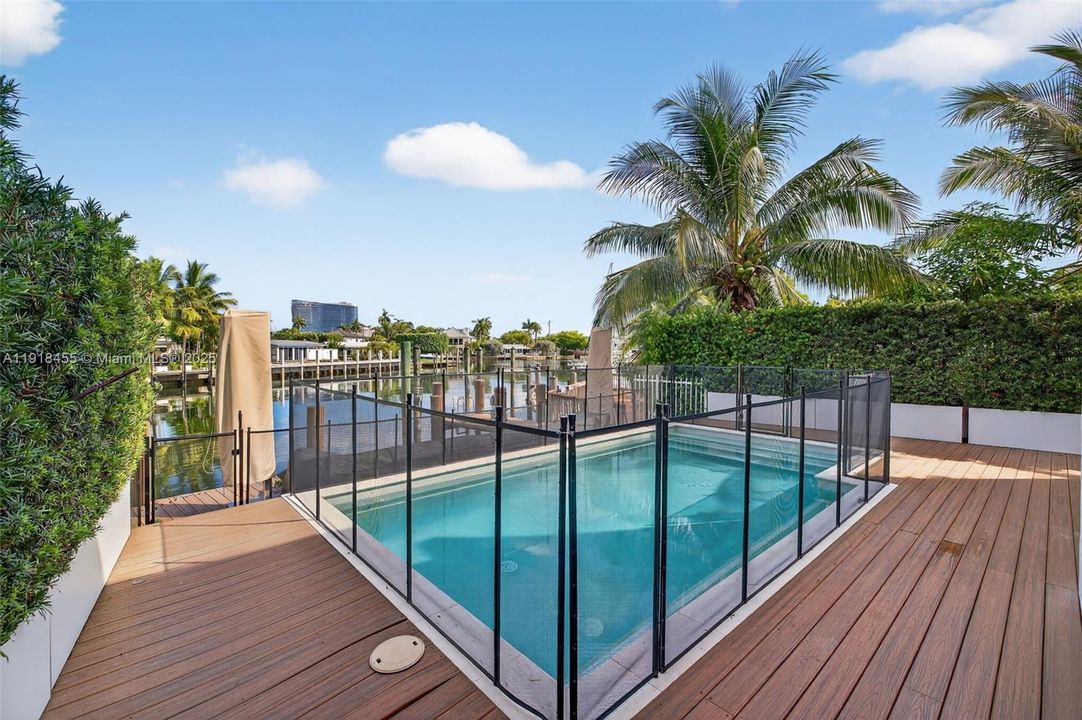 На продажу: $4,299,000 (4 спален, 4 ванн, 4274 Квадратных фут)