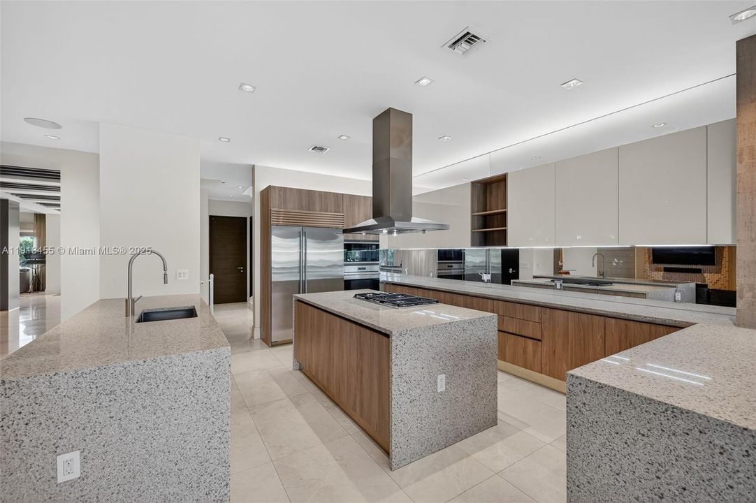 На продажу: $4,299,000 (4 спален, 4 ванн, 4274 Квадратных фут)