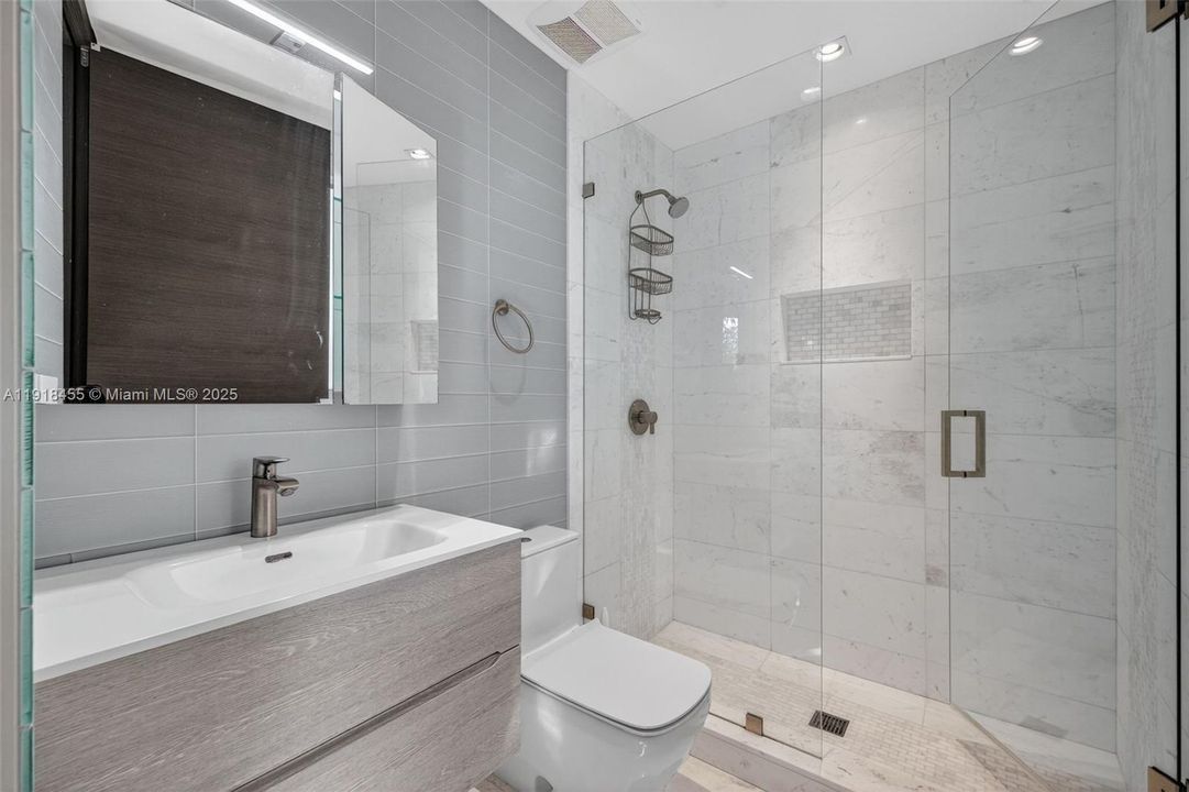 На продажу: $4,299,000 (4 спален, 4 ванн, 4274 Квадратных фут)