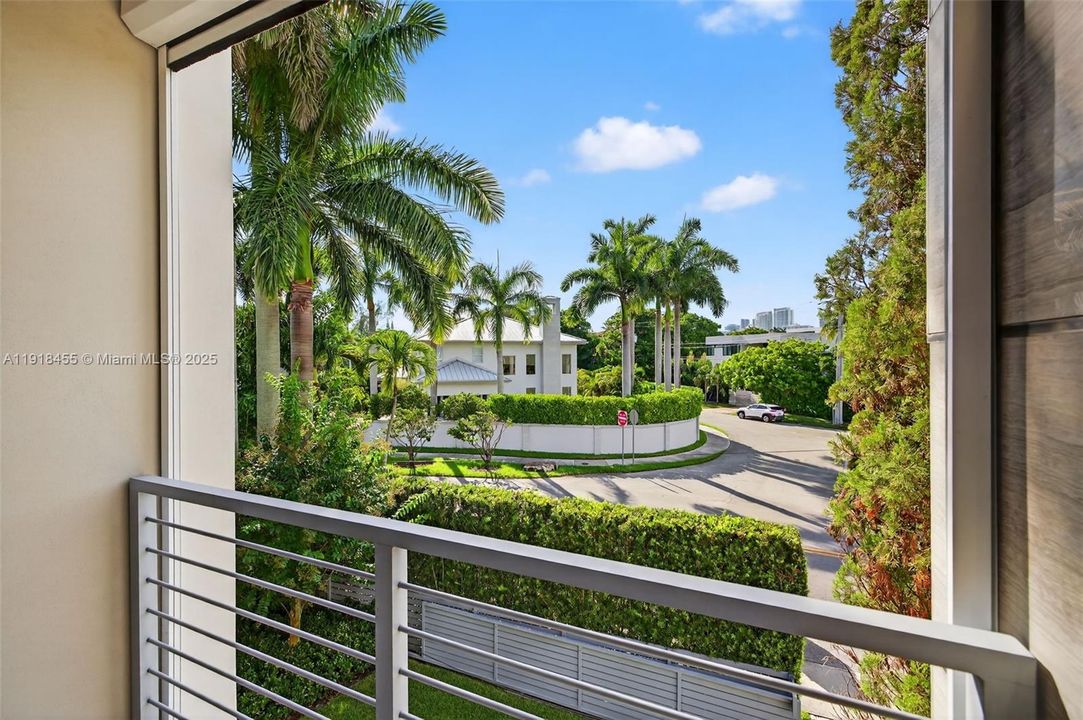 На продажу: $4,299,000 (4 спален, 4 ванн, 4274 Квадратных фут)