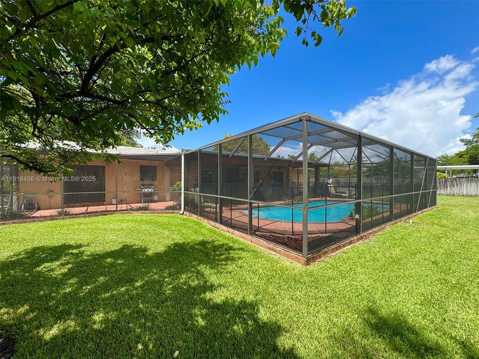 Active With Contract: $1,000,000 (4 beds, 2 baths, 1880 Square Feet)