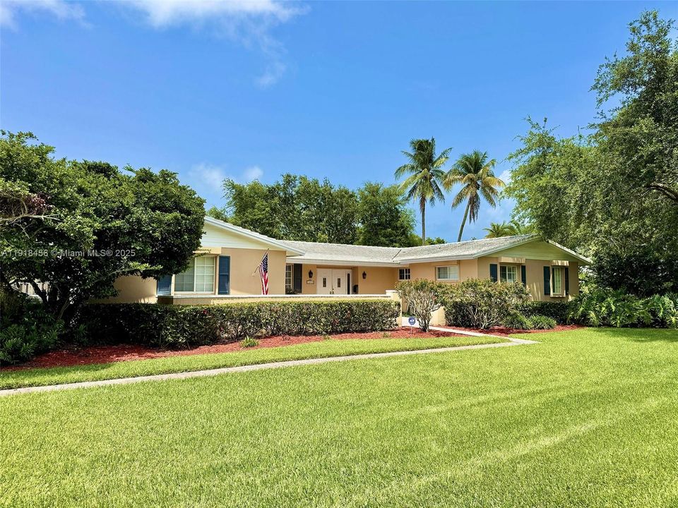 Active With Contract: $1,000,000 (4 beds, 2 baths, 1880 Square Feet)