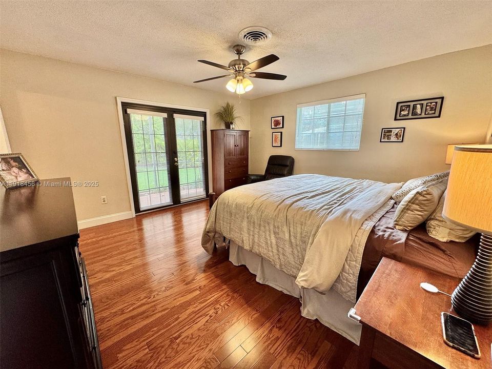 Active With Contract: $1,000,000 (4 beds, 2 baths, 1880 Square Feet)