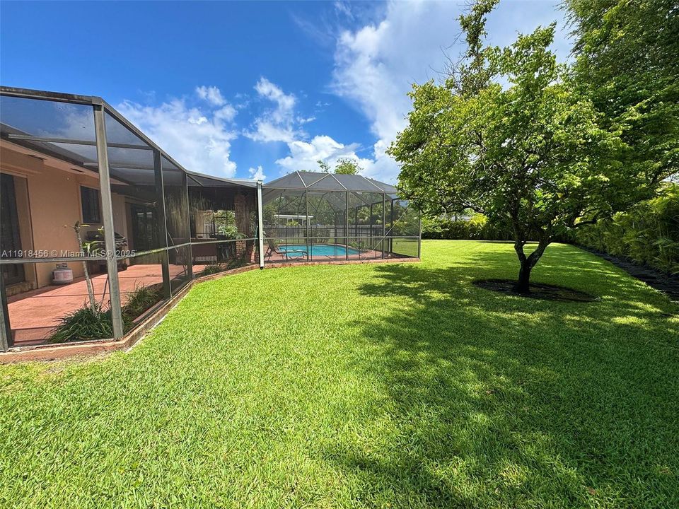 Active With Contract: $1,000,000 (4 beds, 2 baths, 1880 Square Feet)