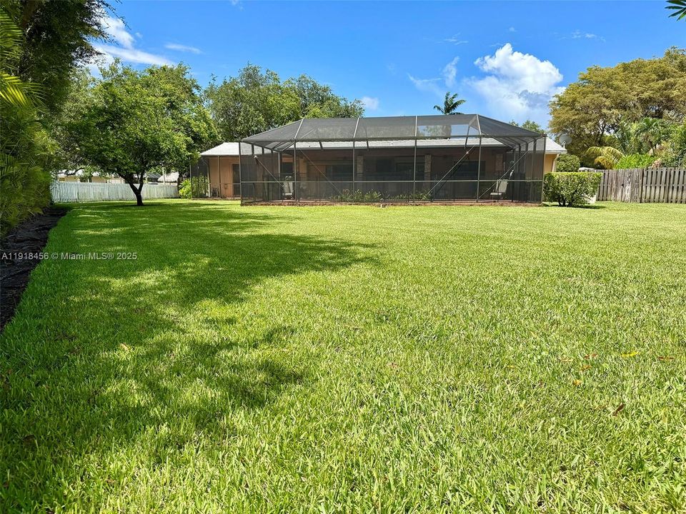 Active With Contract: $1,000,000 (4 beds, 2 baths, 1880 Square Feet)