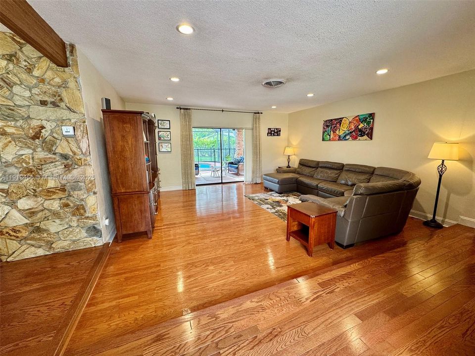 Active With Contract: $1,000,000 (4 beds, 2 baths, 1880 Square Feet)