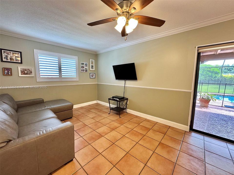 Active With Contract: $1,000,000 (4 beds, 2 baths, 1880 Square Feet)