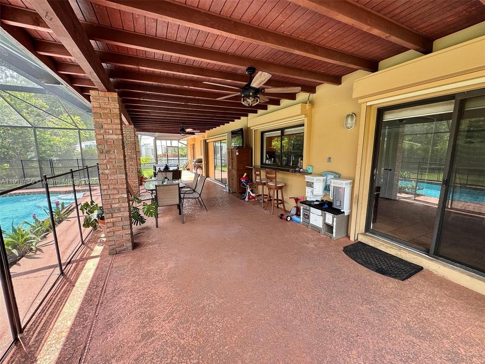 Active With Contract: $1,000,000 (4 beds, 2 baths, 1880 Square Feet)