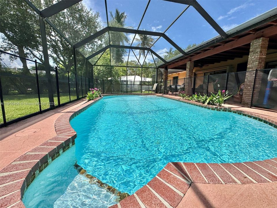 Active With Contract: $1,000,000 (4 beds, 2 baths, 1880 Square Feet)