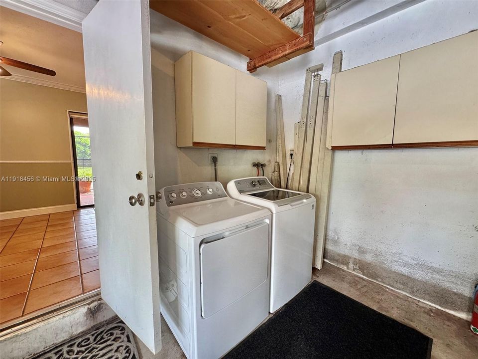 Active With Contract: $1,000,000 (4 beds, 2 baths, 1880 Square Feet)