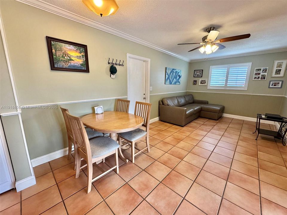 Active With Contract: $1,000,000 (4 beds, 2 baths, 1880 Square Feet)