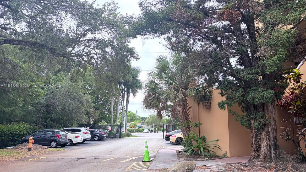 На продажу: $350,000 (2 спален, 2 ванн, 945 Квадратных фут)