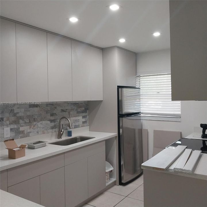 На продажу: $350,000 (2 спален, 2 ванн, 945 Квадратных фут)