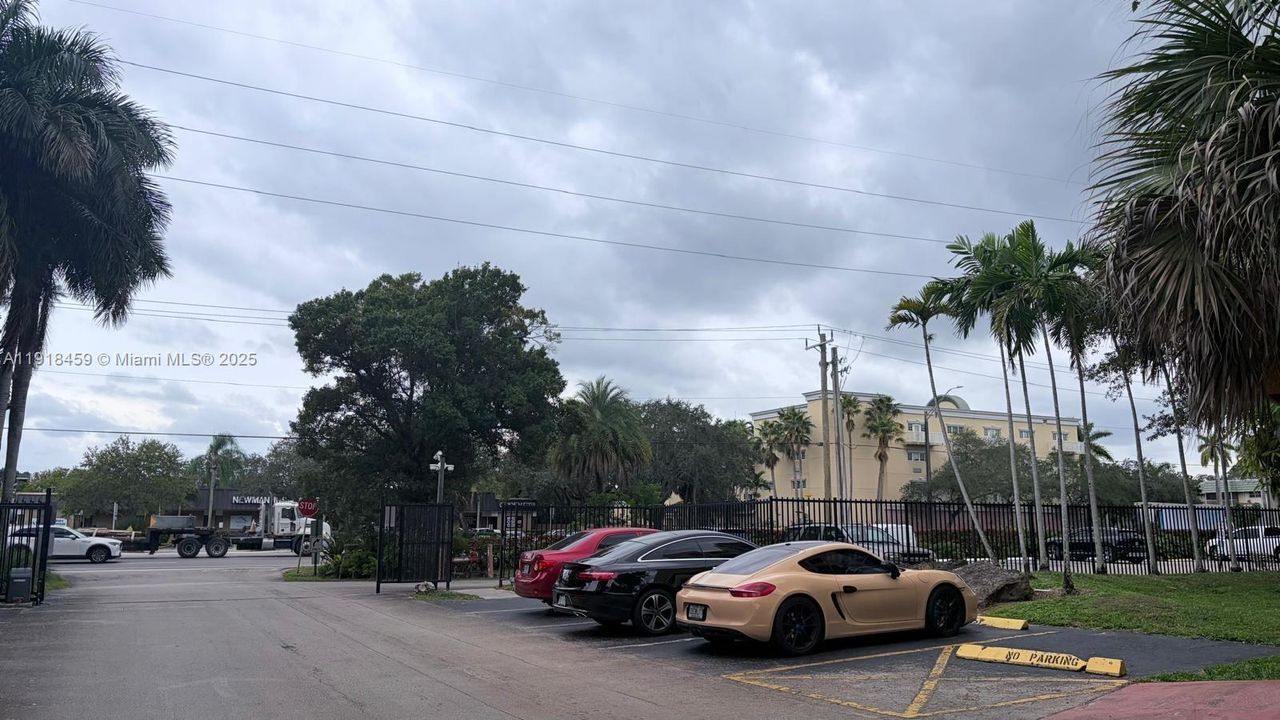 На продажу: $350,000 (2 спален, 2 ванн, 945 Квадратных фут)