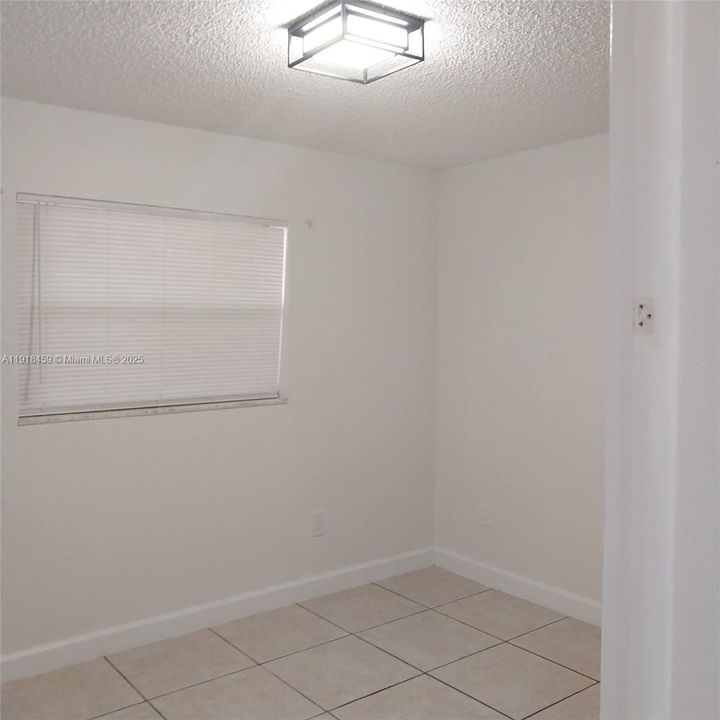 На продажу: $350,000 (2 спален, 2 ванн, 945 Квадратных фут)