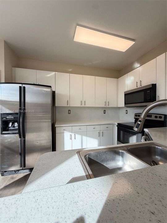 Active With Contract: $3,200 (3 beds, 2 baths, 1770 Square Feet)