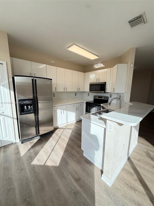 Active With Contract: $3,200 (3 beds, 2 baths, 1770 Square Feet)