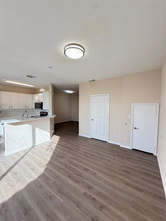 Active With Contract: $3,200 (3 beds, 2 baths, 1770 Square Feet)