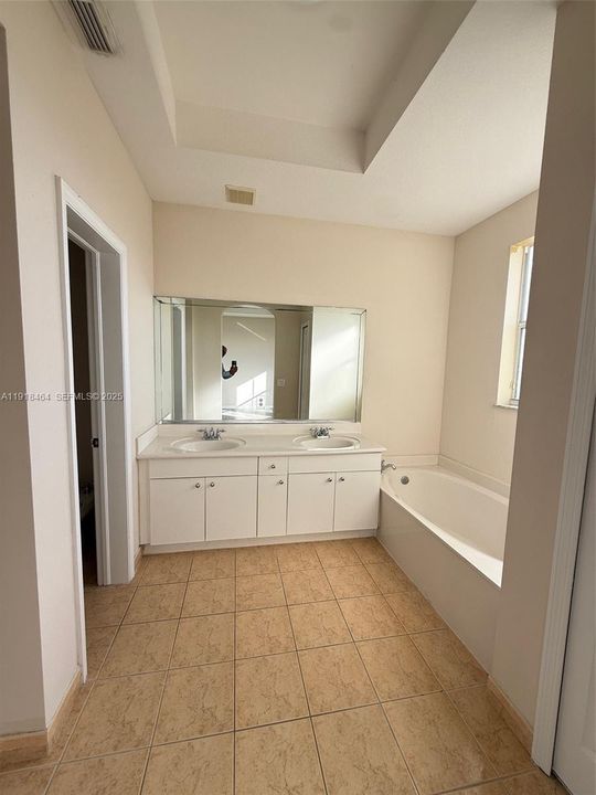 Active With Contract: $3,200 (3 beds, 2 baths, 1770 Square Feet)