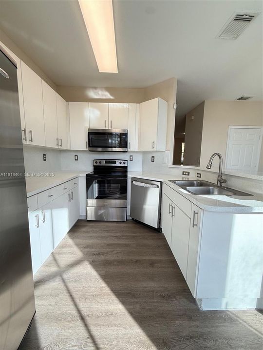 Active With Contract: $3,200 (3 beds, 2 baths, 1770 Square Feet)
