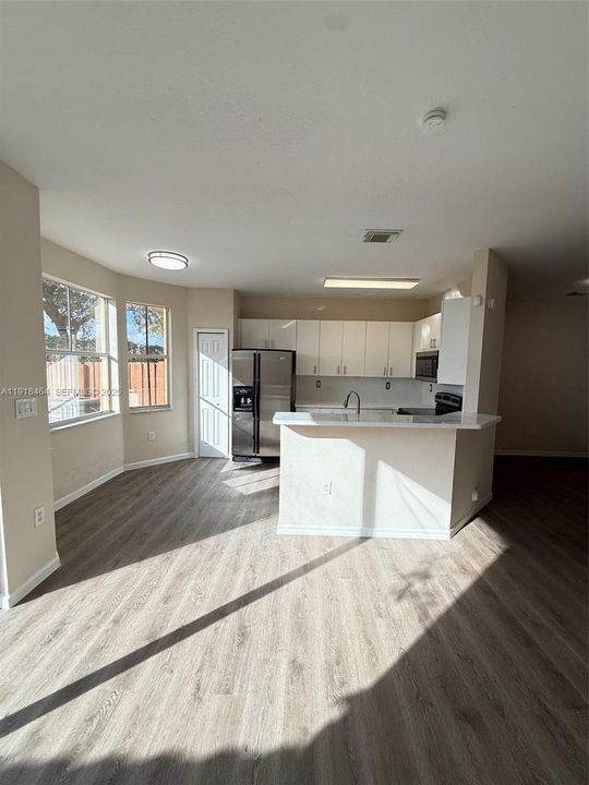 Active With Contract: $3,200 (3 beds, 2 baths, 1770 Square Feet)