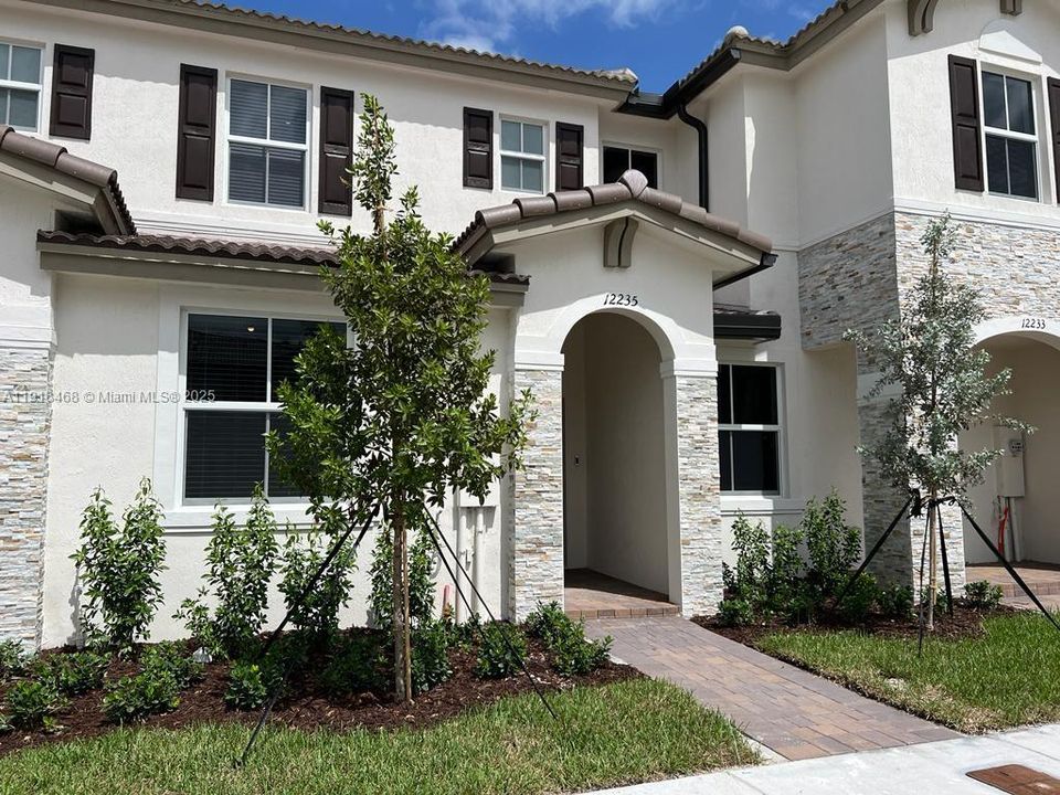 For Rent: $2,850 (3 beds, 2 baths, 0 Square Feet)