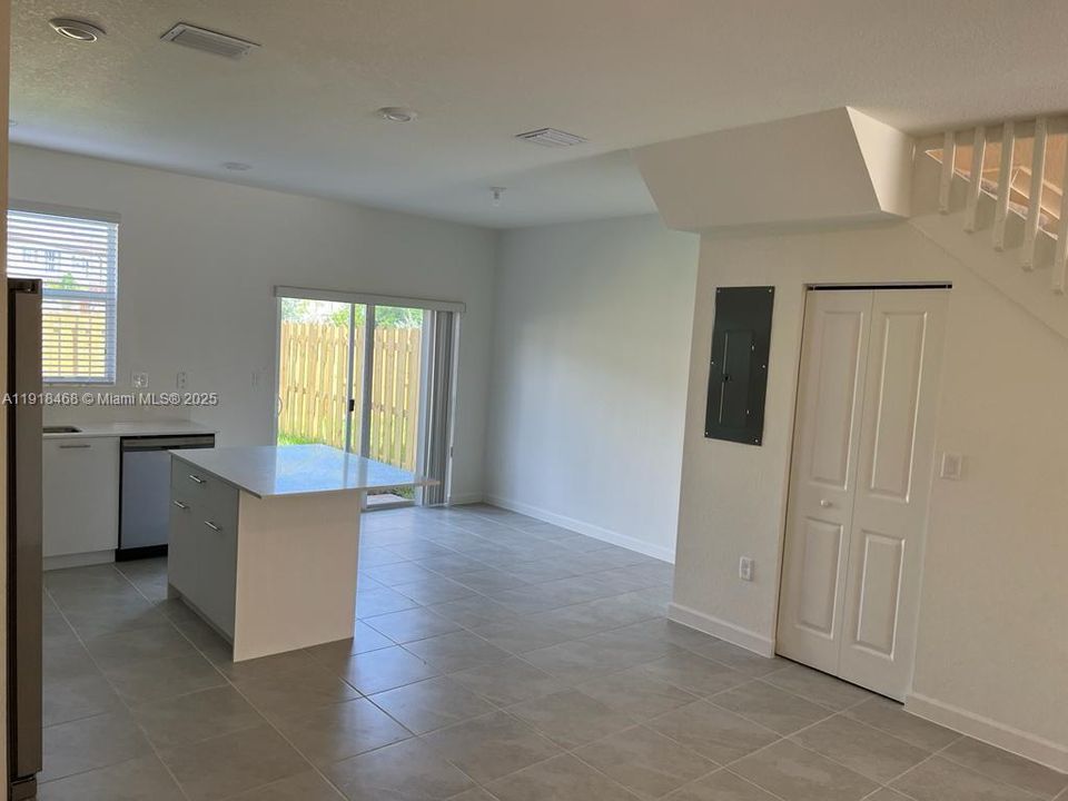 For Rent: $2,850 (3 beds, 2 baths, 0 Square Feet)