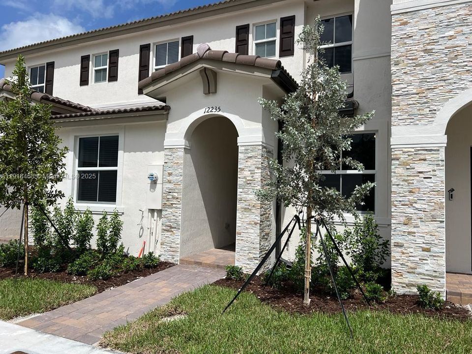 For Rent: $2,850 (3 beds, 2 baths, 0 Square Feet)