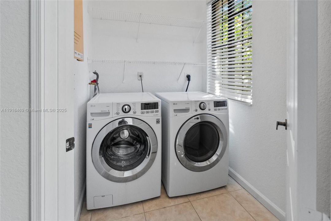 For Sale: $820,000 (3 beds, 2 baths, 2290 Square Feet)