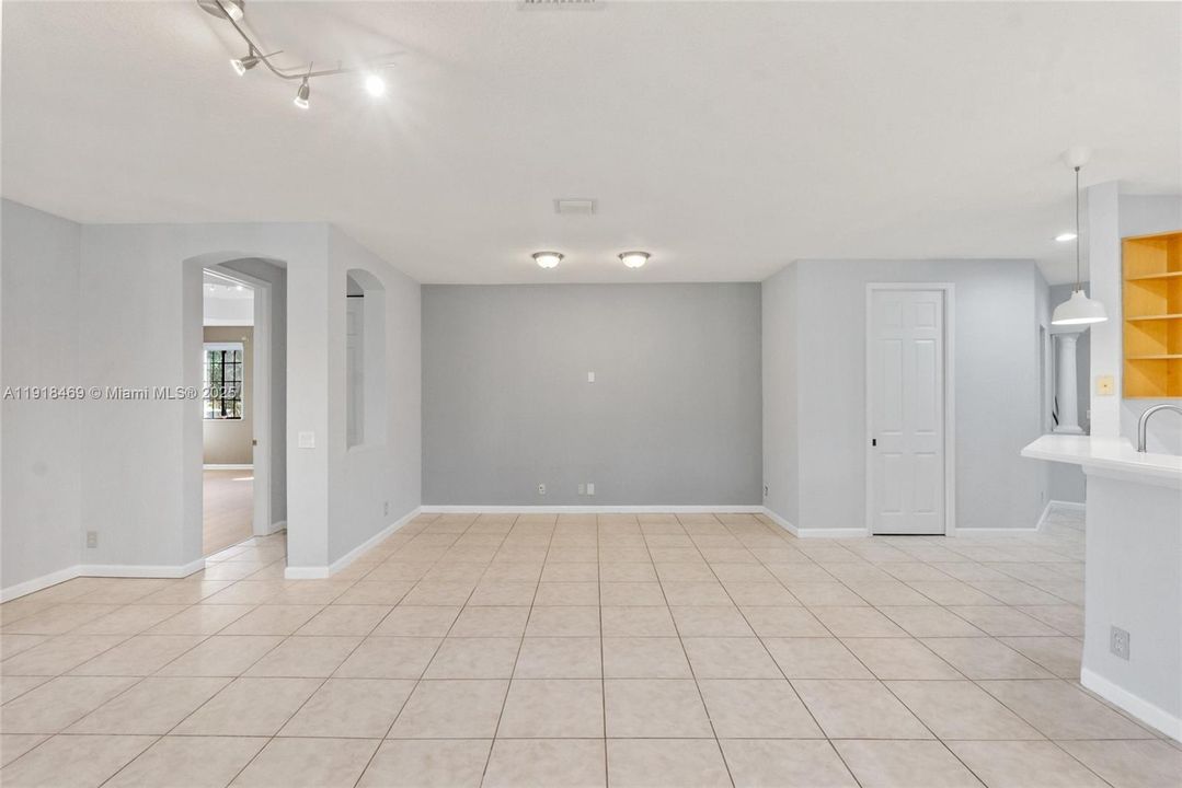 For Sale: $820,000 (3 beds, 2 baths, 2290 Square Feet)