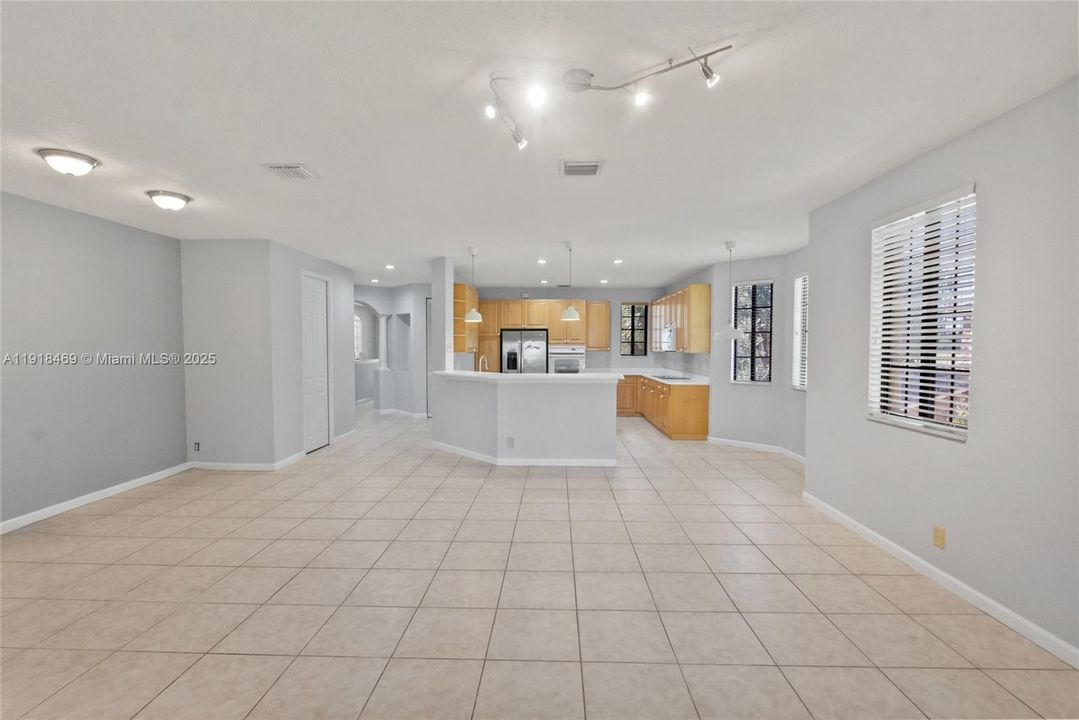 For Sale: $820,000 (3 beds, 2 baths, 2290 Square Feet)