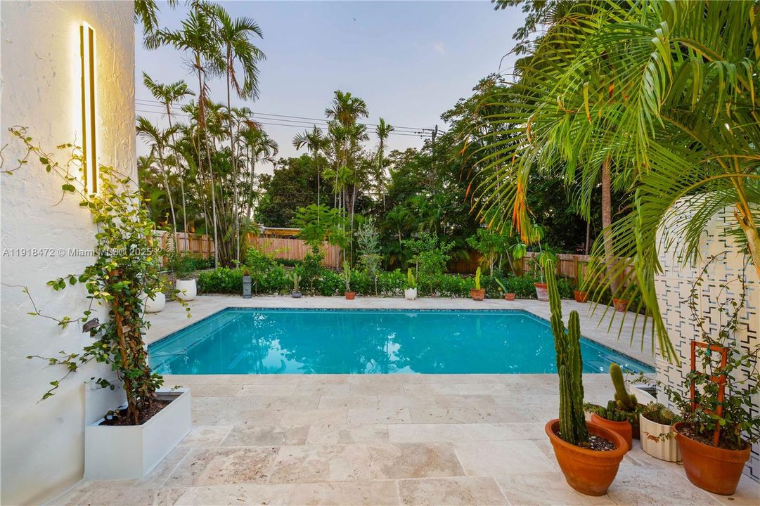 En Venta: $2,198,000 (3 camas, 3 baños, 1978 Pies cuadrados)