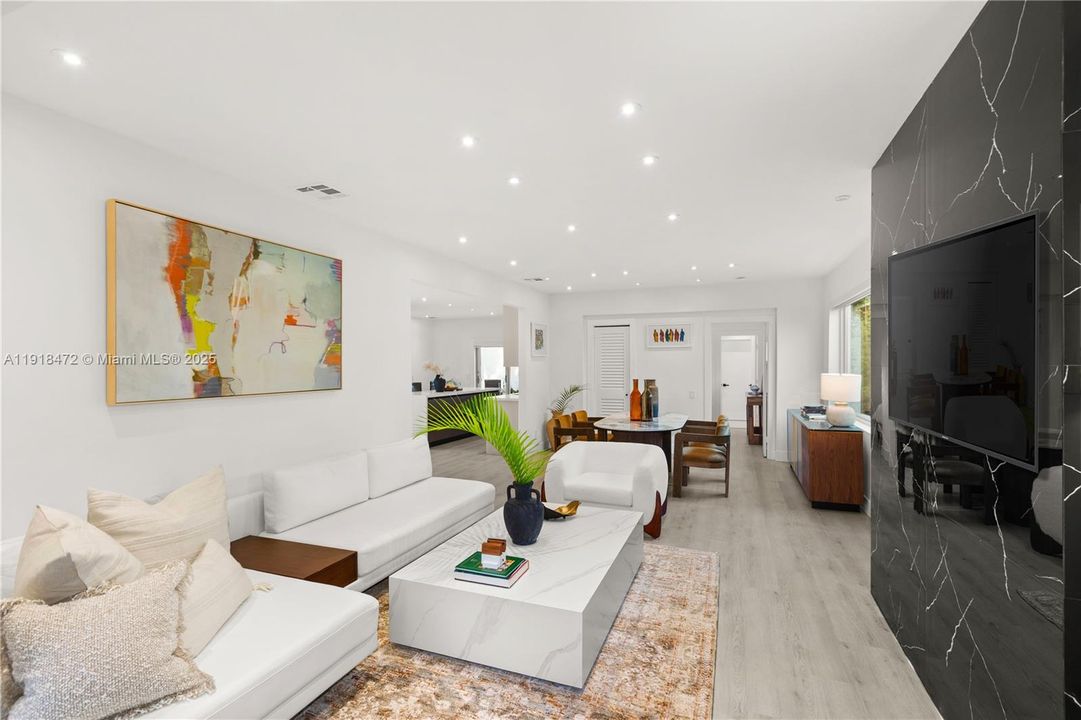 En Venta: $2,198,000 (3 camas, 3 baños, 1978 Pies cuadrados)