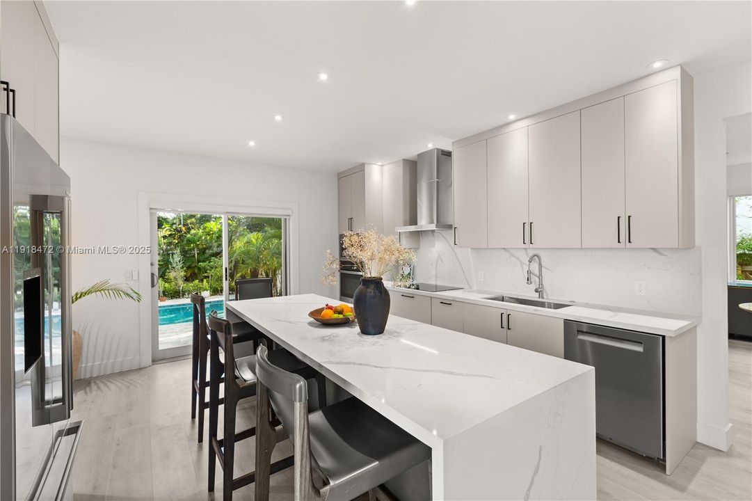 En Venta: $2,198,000 (3 camas, 3 baños, 1978 Pies cuadrados)