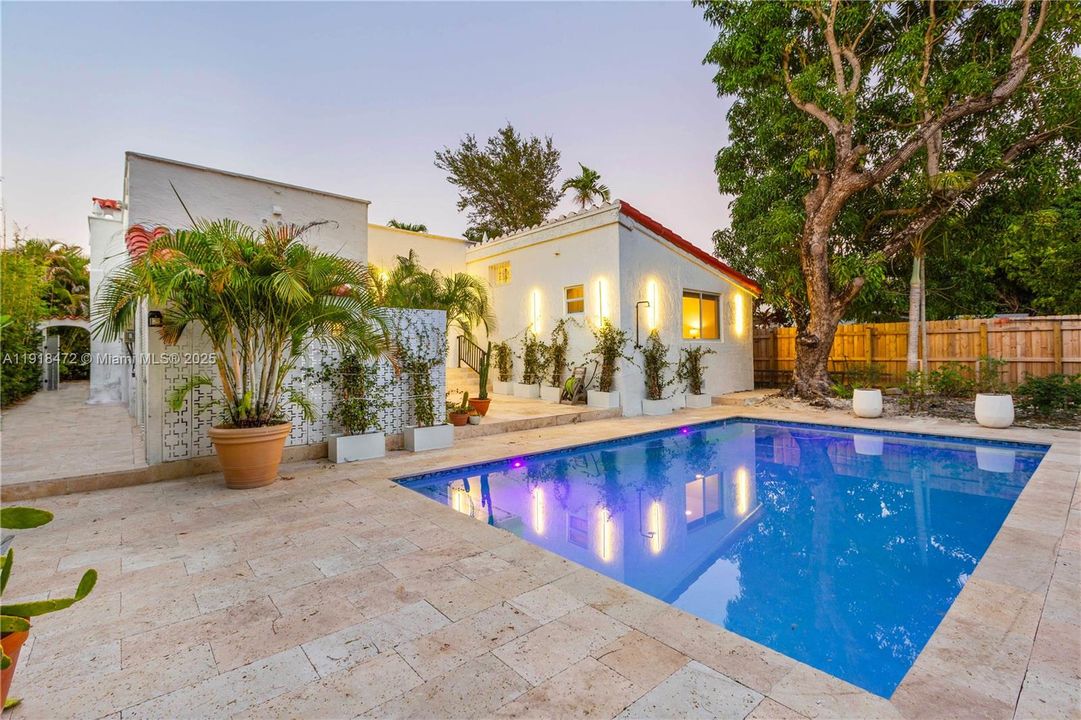 En Venta: $2,198,000 (3 camas, 3 baños, 1978 Pies cuadrados)