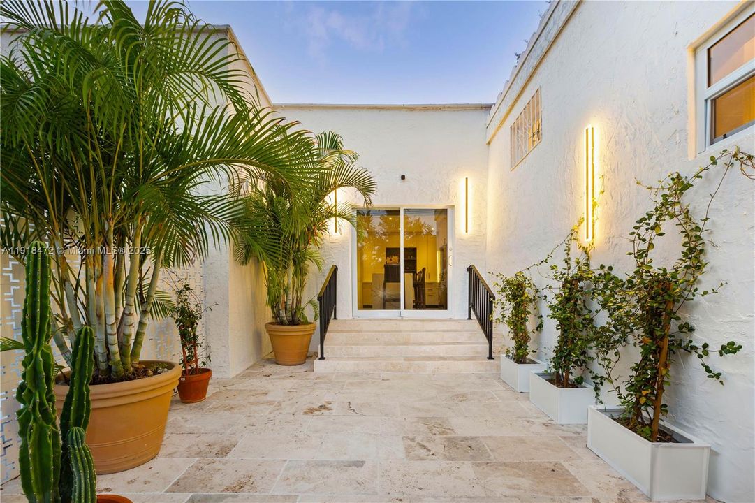 En Venta: $2,198,000 (3 camas, 3 baños, 1978 Pies cuadrados)