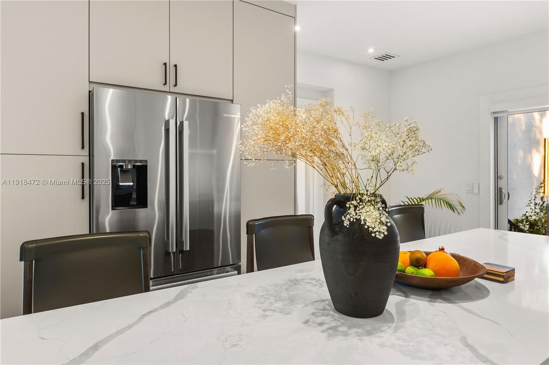 En Venta: $2,198,000 (3 camas, 3 baños, 1978 Pies cuadrados)