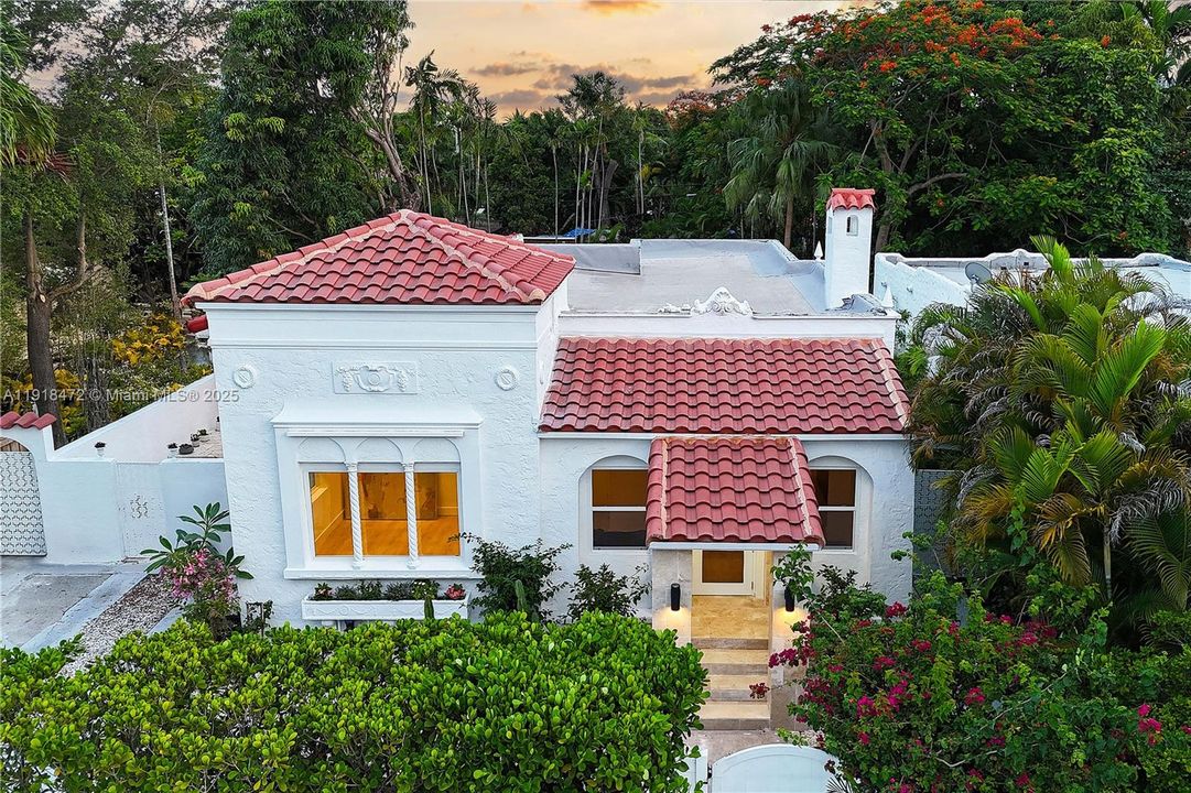 En Venta: $2,198,000 (3 camas, 3 baños, 1978 Pies cuadrados)