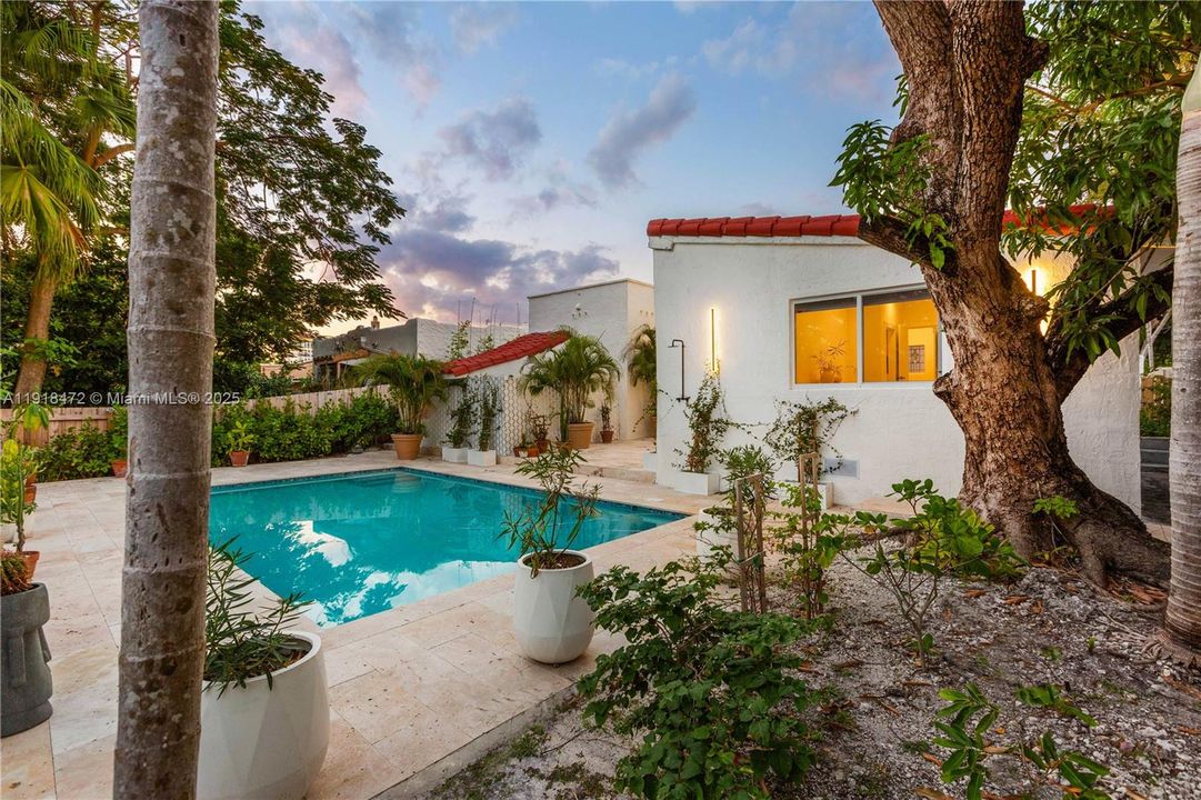 En Venta: $2,198,000 (3 camas, 3 baños, 1978 Pies cuadrados)