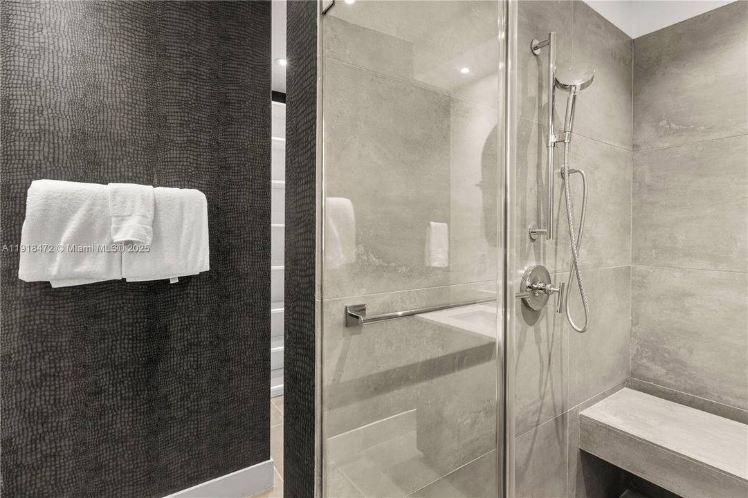 En Venta: $2,198,000 (3 camas, 3 baños, 1978 Pies cuadrados)