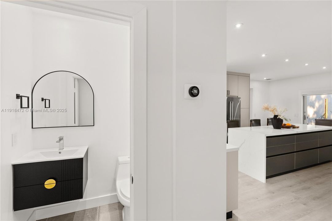 En Venta: $2,198,000 (3 camas, 3 baños, 1978 Pies cuadrados)