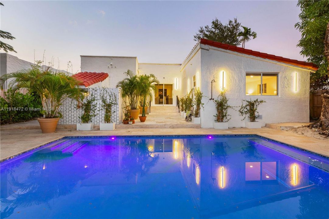 En Venta: $2,198,000 (3 camas, 3 baños, 1978 Pies cuadrados)