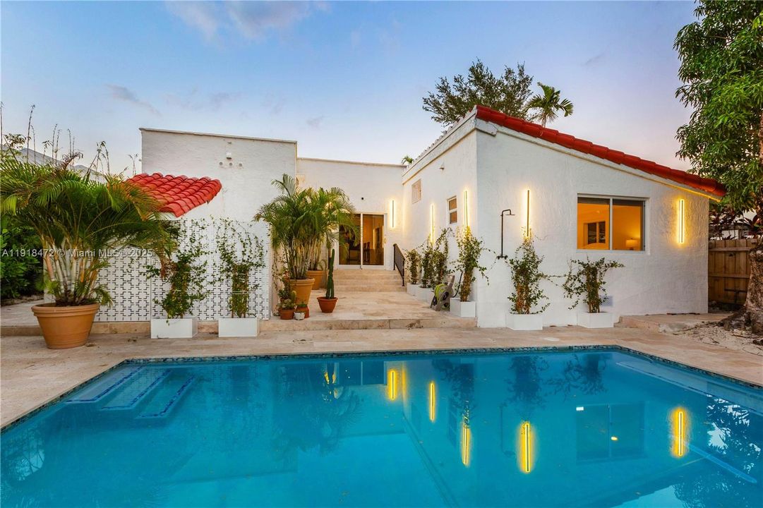 En Venta: $2,198,000 (3 camas, 3 baños, 1978 Pies cuadrados)