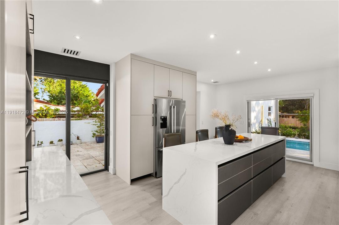 En Venta: $2,198,000 (3 camas, 3 baños, 1978 Pies cuadrados)