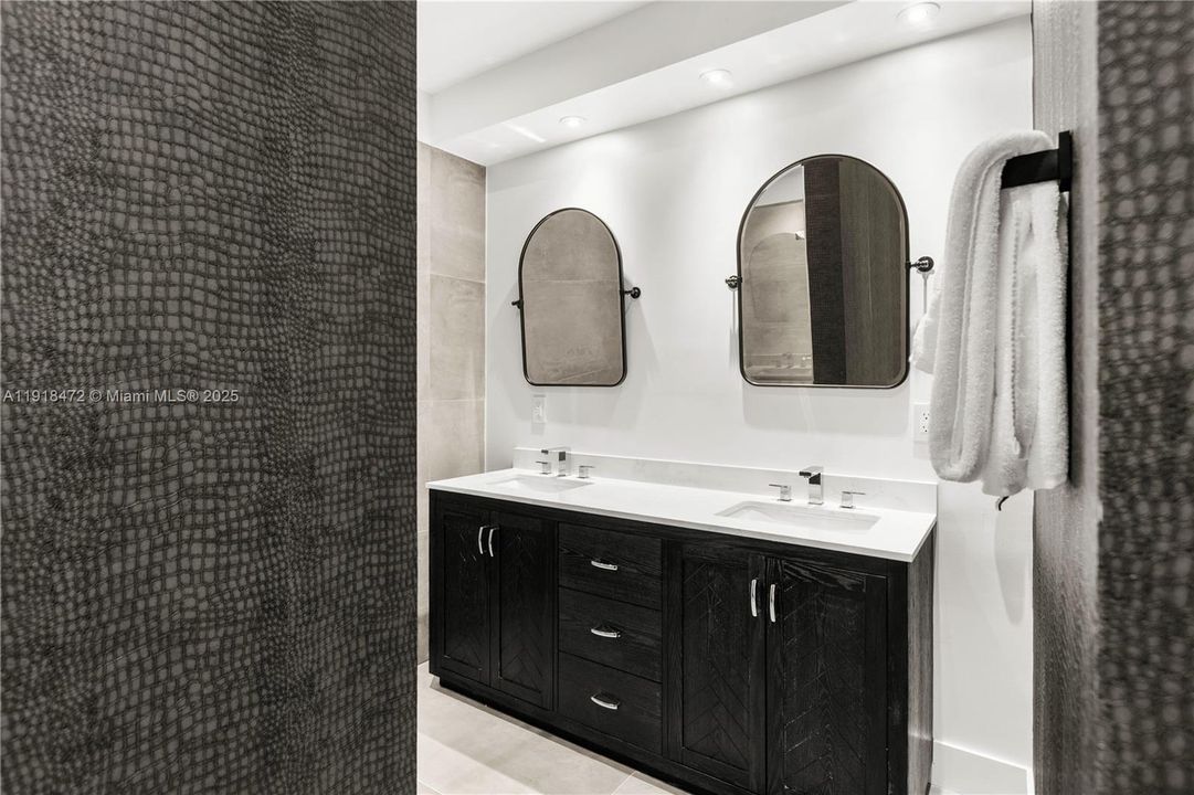 En Venta: $2,198,000 (3 camas, 3 baños, 1978 Pies cuadrados)