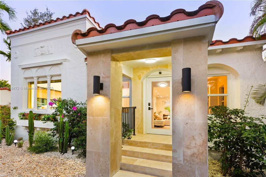 En Venta: $2,198,000 (3 camas, 3 baños, 1978 Pies cuadrados)